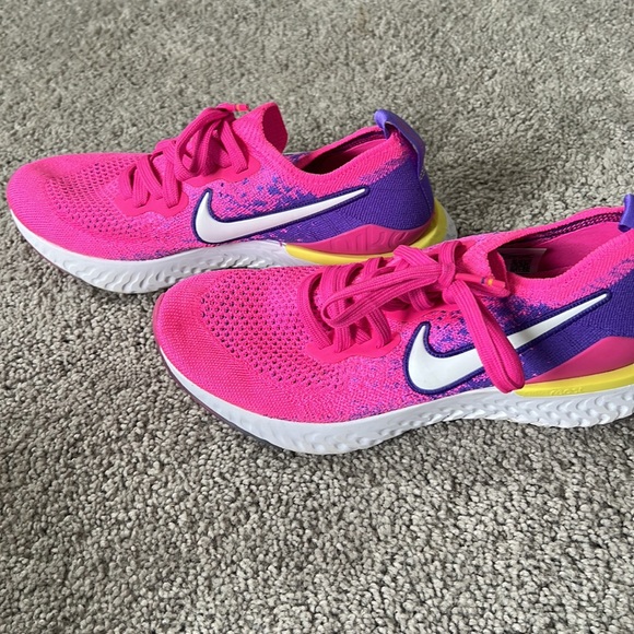 Nike React Pink - Picture 2 of 3